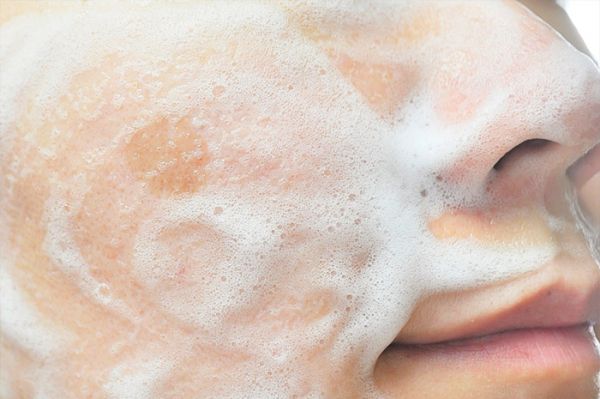 Осветляющая маска-пенка для эффекта сияния кожи Some By Mi Bye Bye Blemish Vita Tox Brightening Bubble Cleanser